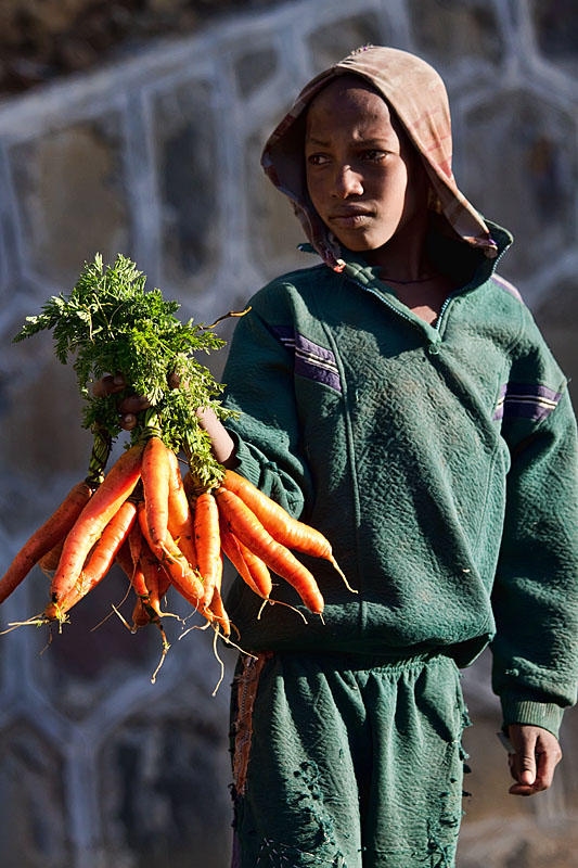 71   Selling carots along the road. Ethiopia 